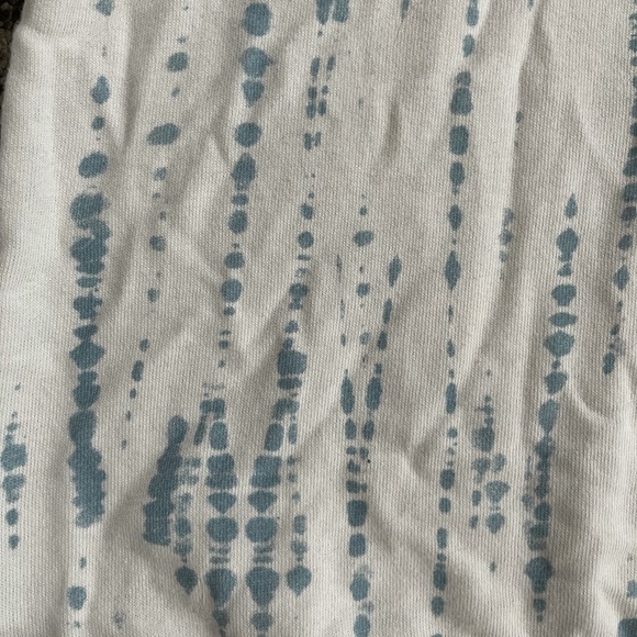 It’s all bueno white crew next shirt with pattern - Picture 5 of 6